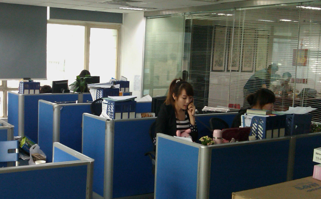 中小企业网站搭建方案选择：模板建站与定制开发的优劣对比
